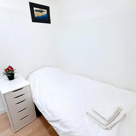 5 People Centre 3em In Meslay Marais * Paris